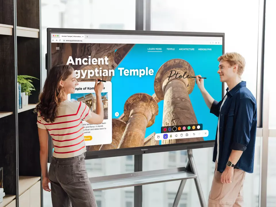 Schrijven met een pen op het ViewSonic IFP41 touchscreen